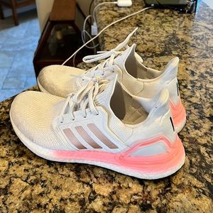 Size 9 ultraboost adidas.
